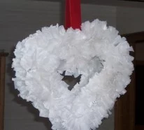 Tolle Idee für Plastiktüten Kranz zum Valentinstag