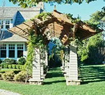 Clevere Gartengestaltung – stilvoller Übergang vom Vorder- zum Hinterhof