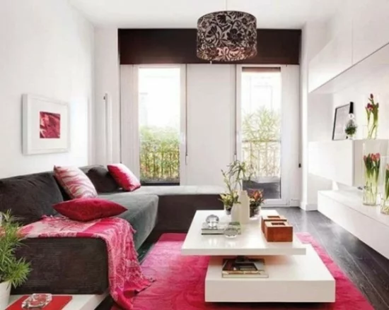interior design ideen weiblich wohnzimmer hell pink sofa grau