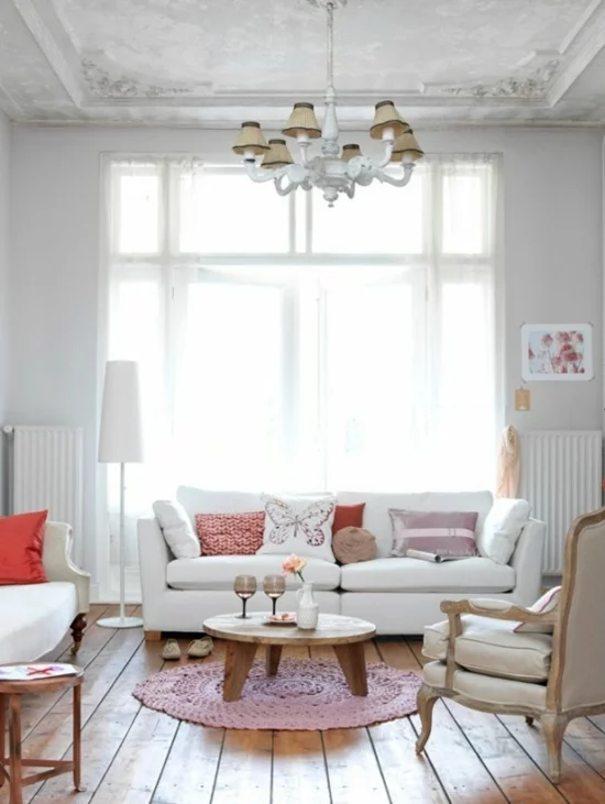 interior design ideen weiblich wohnzimmer pastelfarben sofa kissen