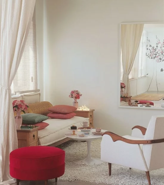 interior design ideen weiblich wohnzimmer pastellfarben sofa sessel hocker