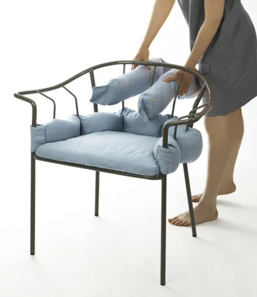 origineller outdoor stuhl metall kissen demonstrieren ausstellen