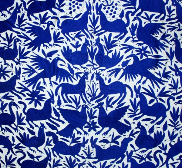 gewebte kunstwerke aus mexiko stilisierte tiere in kobaltblau