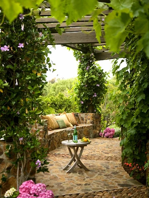 schattige Sitzecke im Garten kreative gestaltung pflanzen