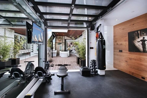 moderne luxusvilla fitnessbereich