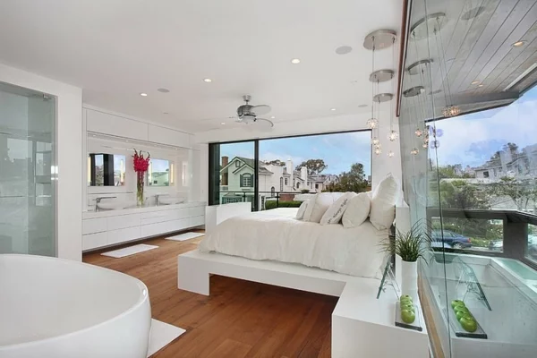 moderne luxusvilla mit panoramafenster und einbauleuchten