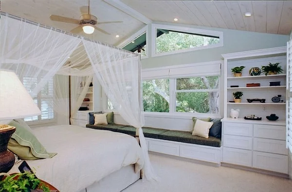 Tropische Inneneinrichtung schlafzimmer luftig weiß gardinen