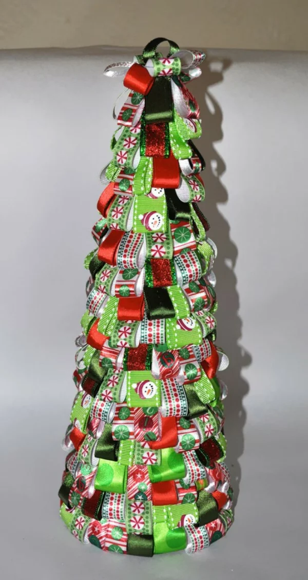 weihnachtsbaum kreativ basteln aus geschenkbändern
