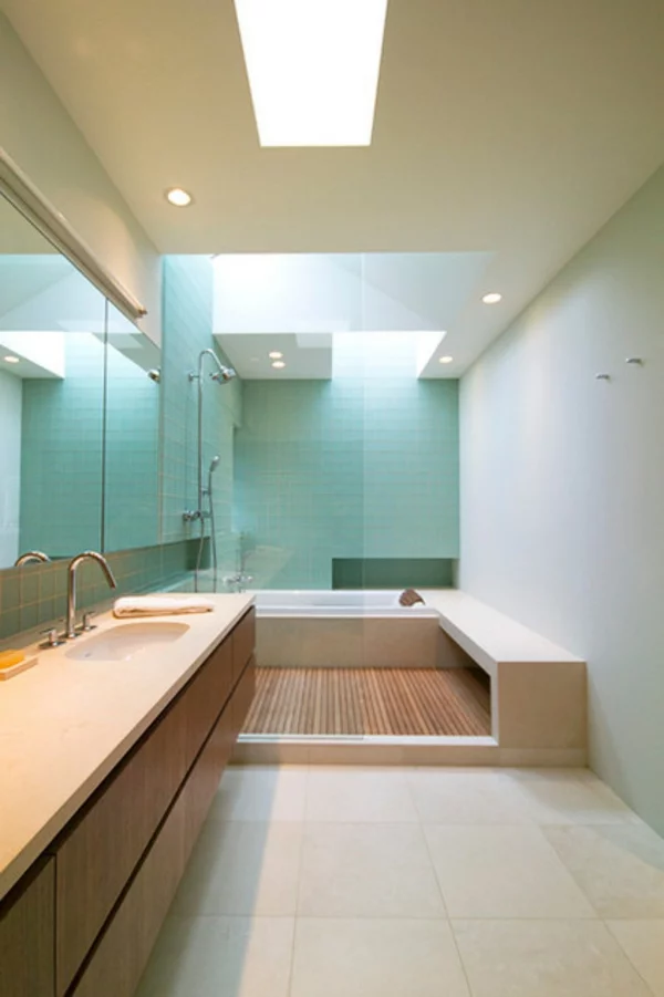 dachfenster-skylight-und-einbauleuchten-im-bad