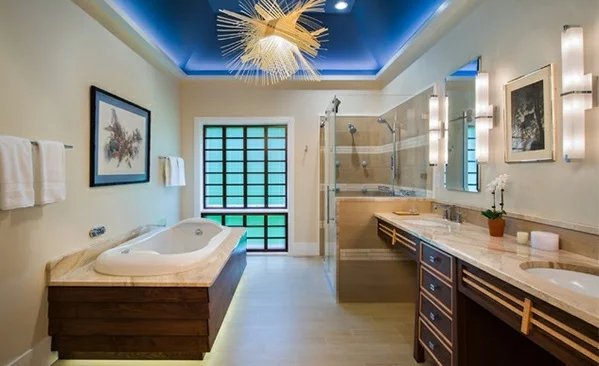 Badezimmer aus Asien badewanne lampe indirekt marmor