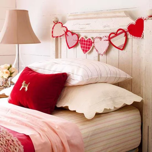 DIY Dekoartikel zum Valentinstag herz girlande schlafzimmer