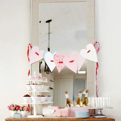 DIY Dekoartikel zum Valentinstag herz girlande spiegel