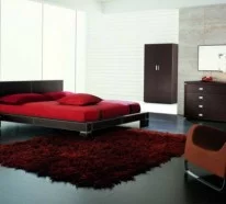 Minimalistische rote Schlafzimmer – Vibrierende rote Farbe