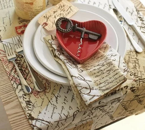 Valentinstag Dekoideen liebe brief tischläufer