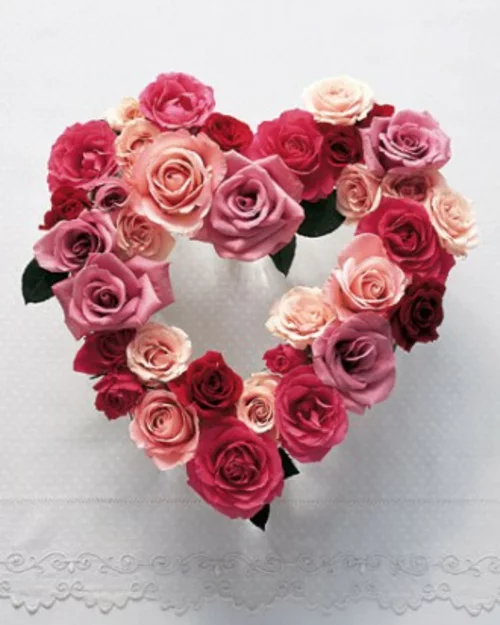 frische DIY Ideen zum Valentinstag blüten rosen herz kranz