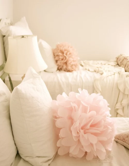 zart farben dekokissen rosa schlafzimmer blass 