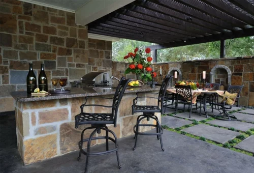 Outdoor Küche im Außenbereich metall stühle esstisch