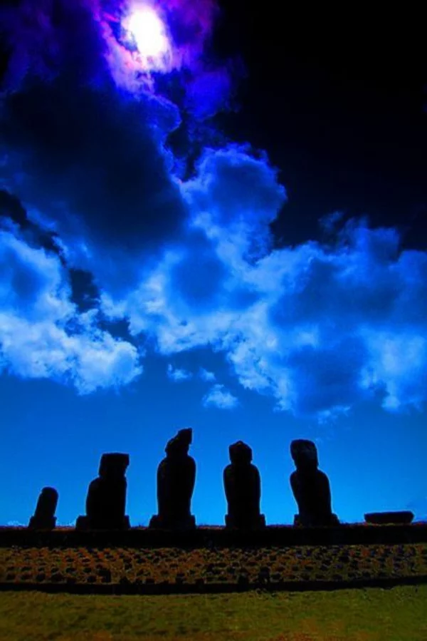 nachts moai statuen Die erstaunlichen Osterinseln