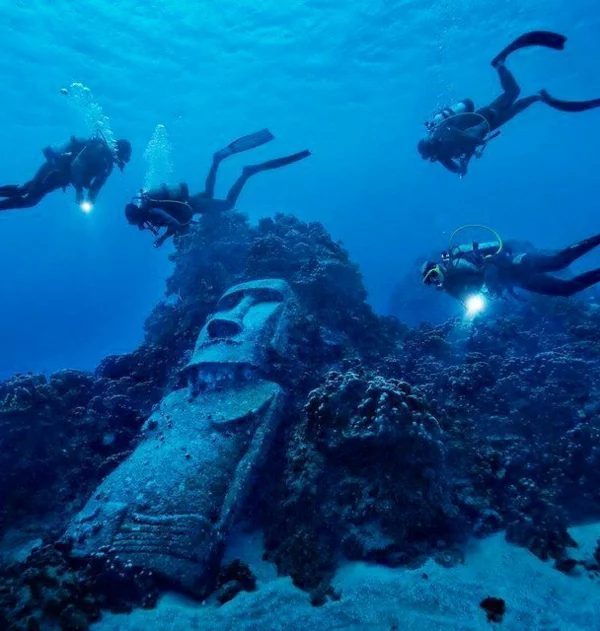 Osterinseln unterwasser statue