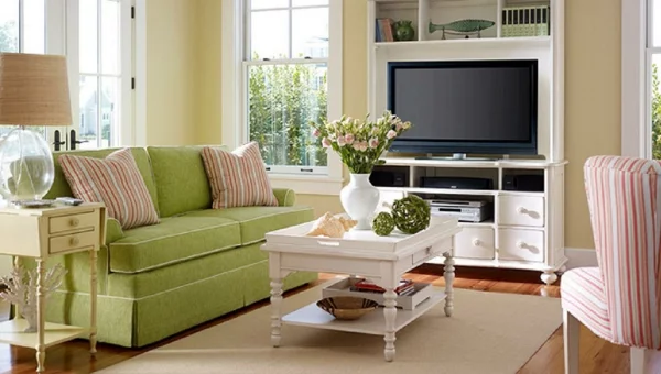 familienzimmer grün sofa wandfarben wohnzimmer neutral wandgestaltung