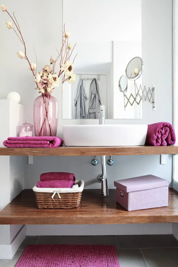  badezimmer rosa badetücher rosa wandgestaltung glas gefäße