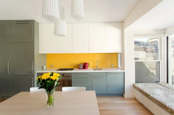 farbgestaltung küche einrichten küchenideen küchenrückwand gestalten gelb