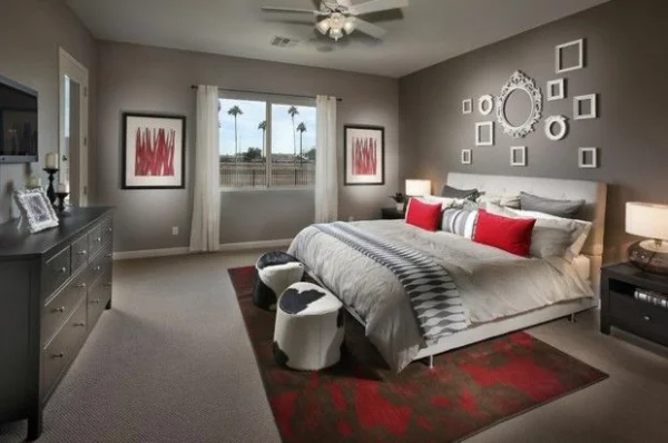 graues schlafzimmer mit roten akznten kommode