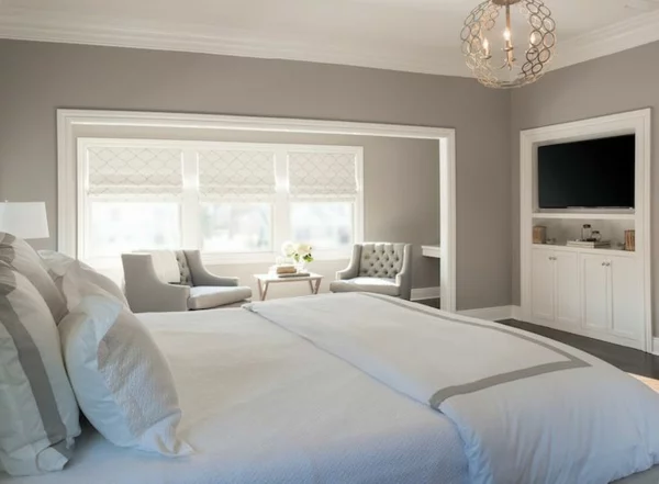 modernes schlafzimmer in warm grau eingebauter tv schrank 