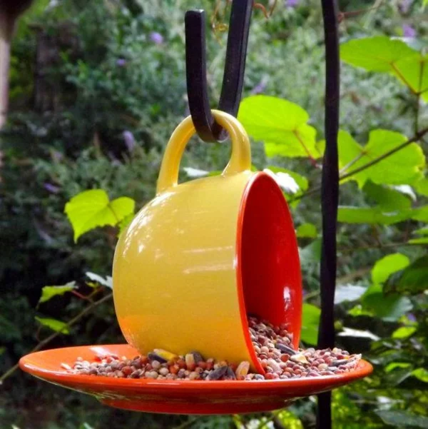 vogelfutterhäuschen bauen hängende teetasse 