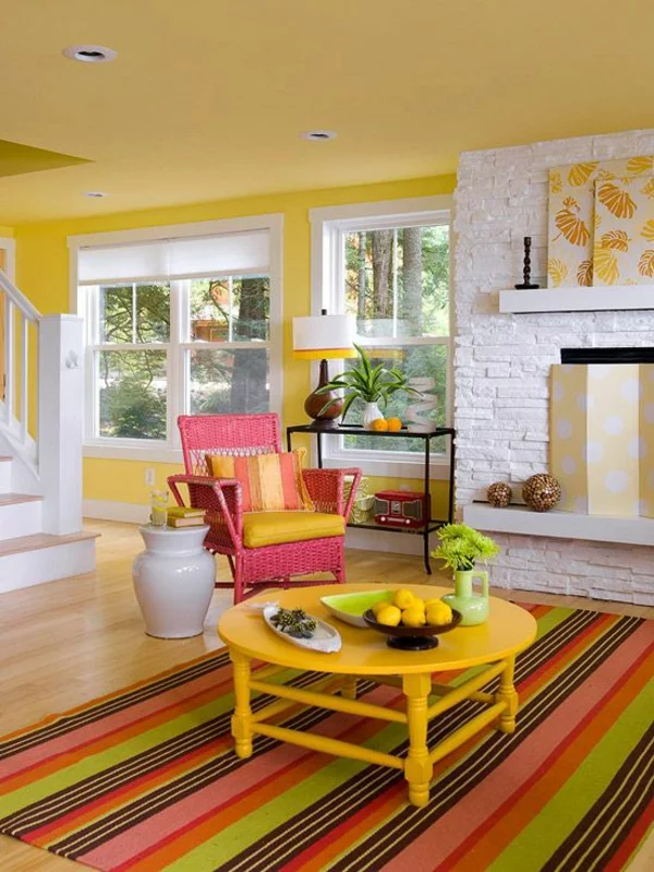 wohnzimmer einrichtungsideen gelbe wandgestaltung und akzente