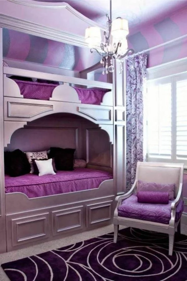 einrichtungsideen lila schlafzimmer etagenbett teppich kronleuchter