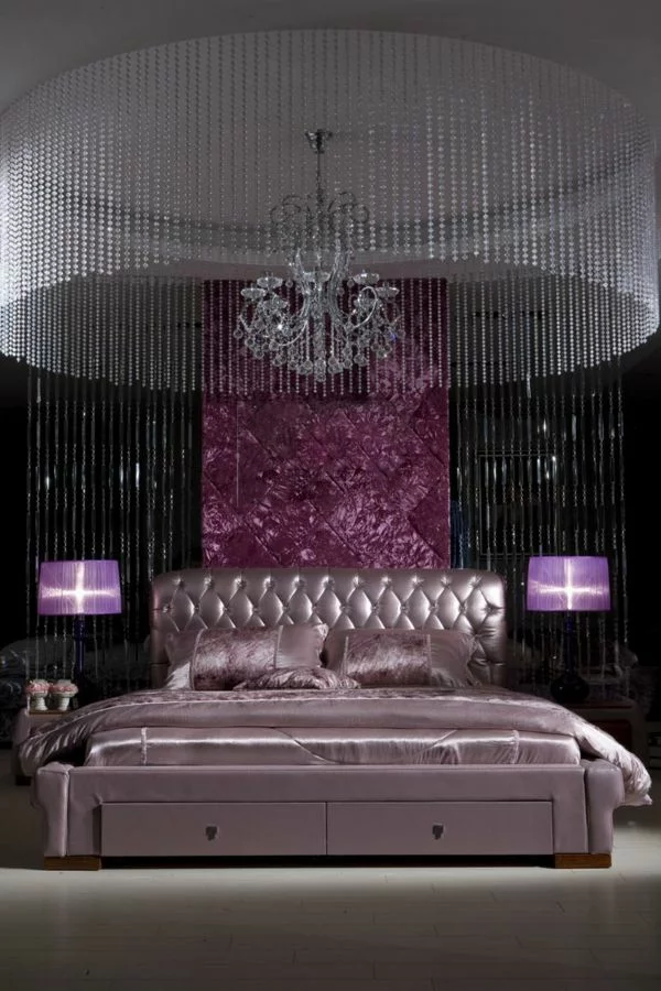 luxus lila schlafzimmer design ideen bett kronleuchter