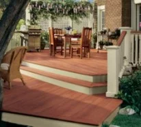 Terrasse neu gestalten – Erfrischen Sie Ihre Holzveranda, indem Sie die Terrassendielen streichen