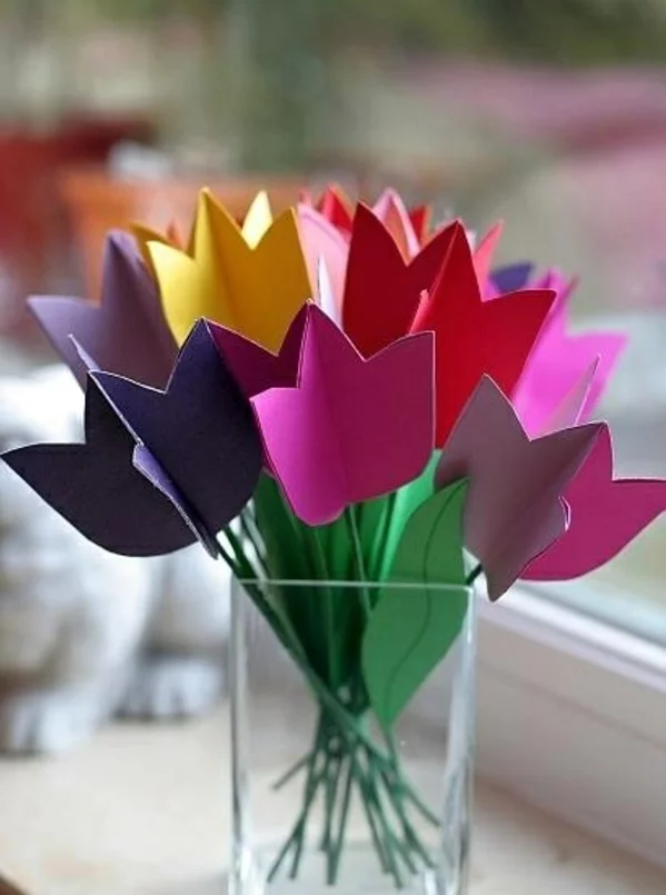 dekoideen frühlingsdeko basteln mit kindern farbige tulpen