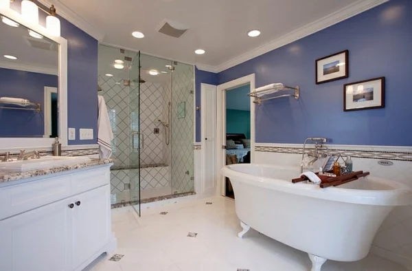 innendesign blau und weiß badezimmer freistehende badewanne