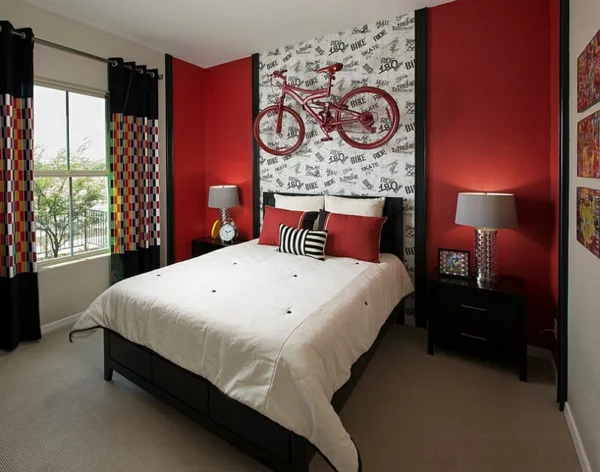 schlafzimmer rote wandgestaltung akzentwand schwarze möbel