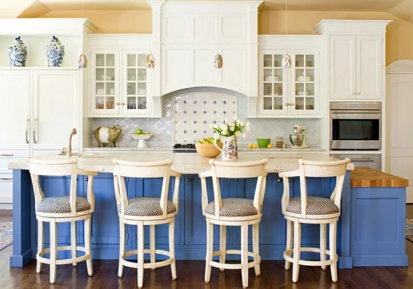 küche innendesign in blau und weiß
