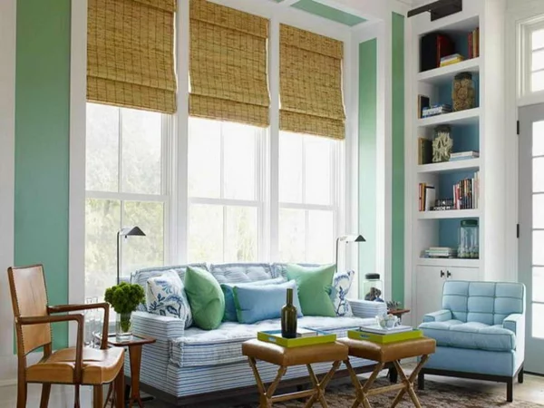 akzentwand streichen wandfarbe mintgrün wohnzimmer wand sofa dekokissen
