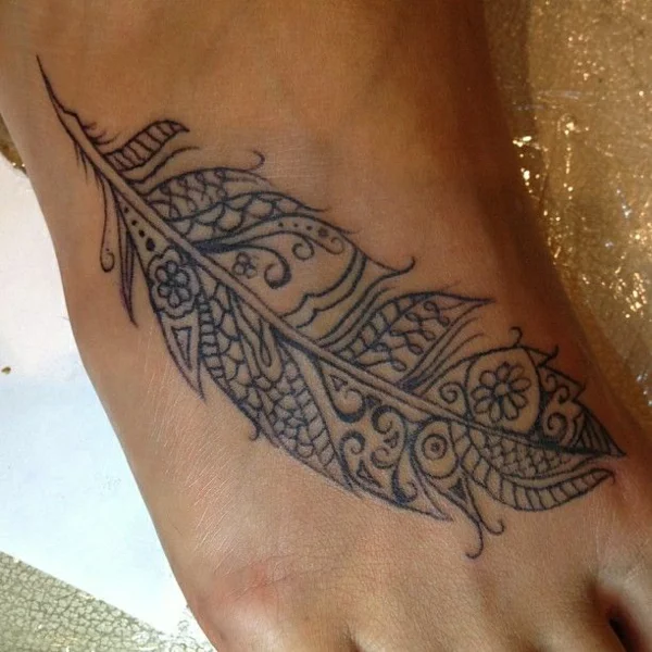 polynesische tattoos ideen tattoo am fuss feder