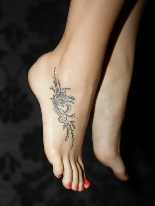tattoos ideen tattoo am fuss blumen
