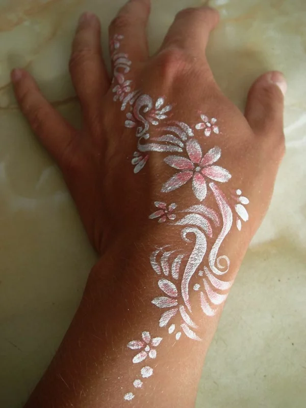 tattoo vorlagen tattoos weiße blumen