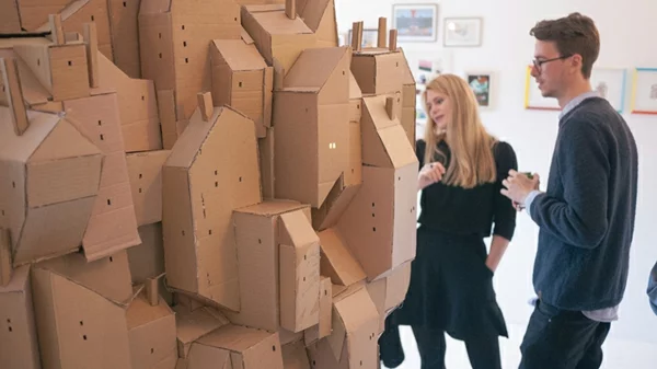 Cooles Stadtmodell aus Pappe schwebend design