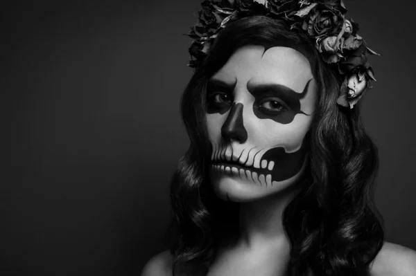 halloween schminken zombie frau