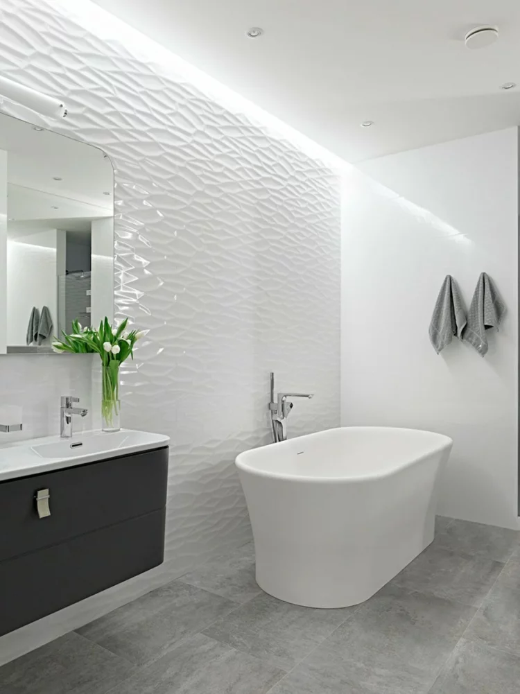 moderne badezimmer freistehende badewanne bodenfliesen betonoptik kreative wandgestaltung