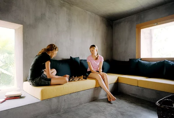 wandfarbe beton farbe wände streichen sommerhaus entspannungsbereich