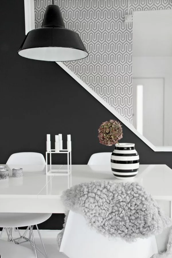 wohnzimmer wandgestaltung ideen wandfarbe tapetenmuster schwarz weiß farbideen