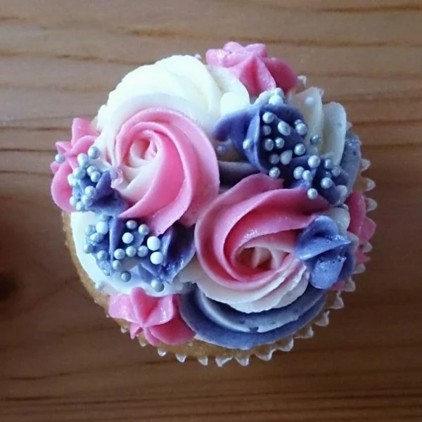 herzhafte cupcakes rosa blaue perlen