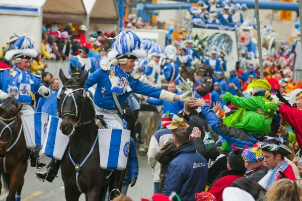 karneval 2015 in köln stadtgarde blaue weiß