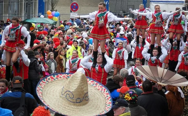 karneval 2015 in köln tänzerinnen