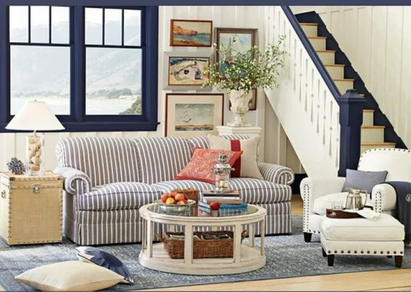 landhaus möbel wohnzimmer gesrteifte couch